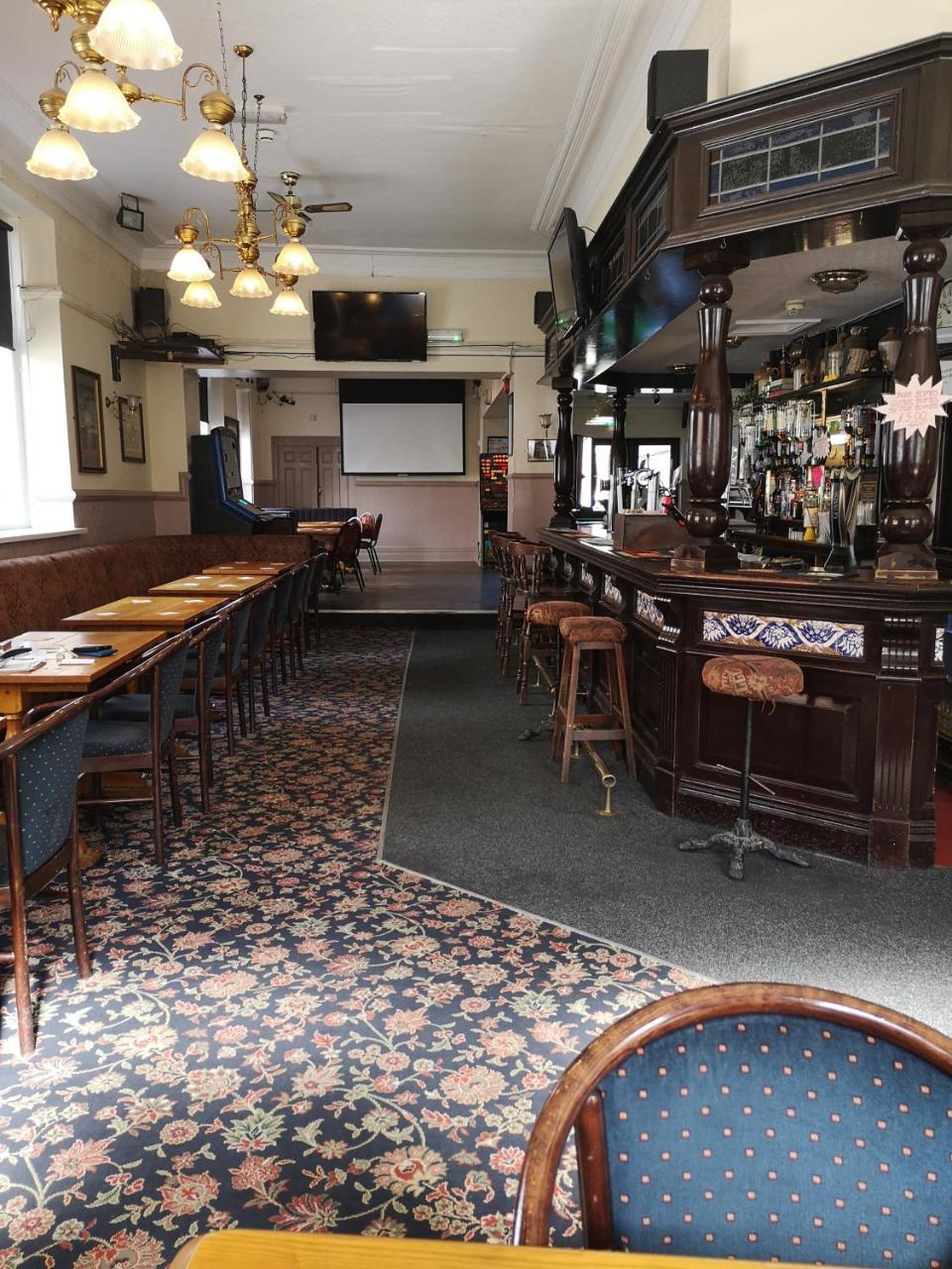 Tadross Hotel Cardiff Bagian luar foto